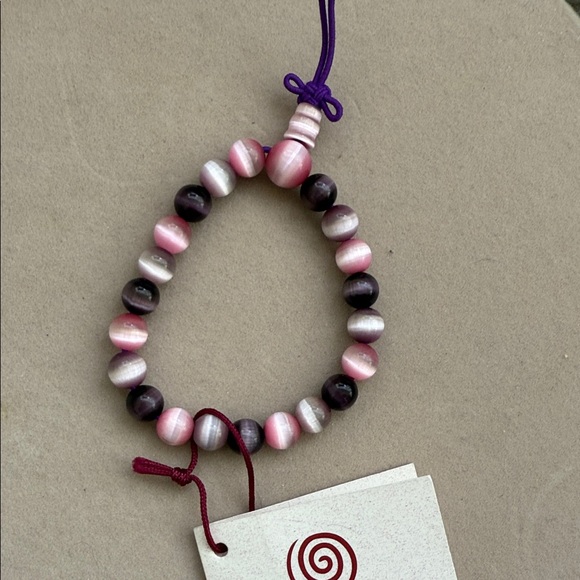 Vintage 2000 Avon Cat’s Eye Glass Power Bead Bracelet Lilac Purple - Picture 1 of 6
